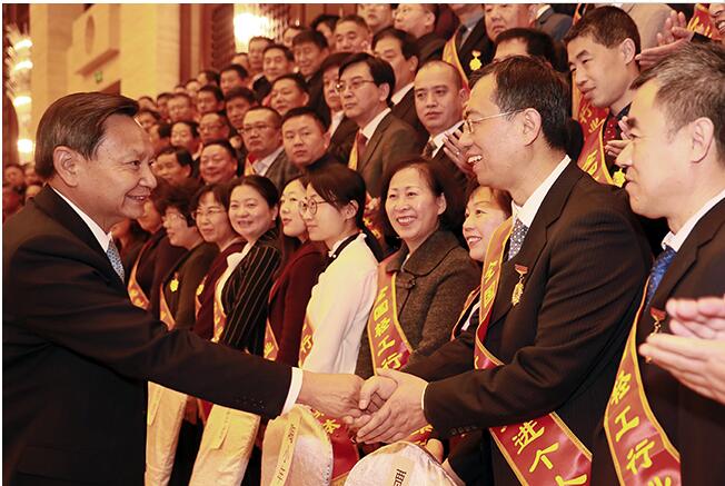 C:\Documents and Settings\Administrator\桌面\QQ截图与劳模握手照片.jpg C:\Documents and Settings\Administrator\桌面\QQ截图与劳模握手照片.jpg